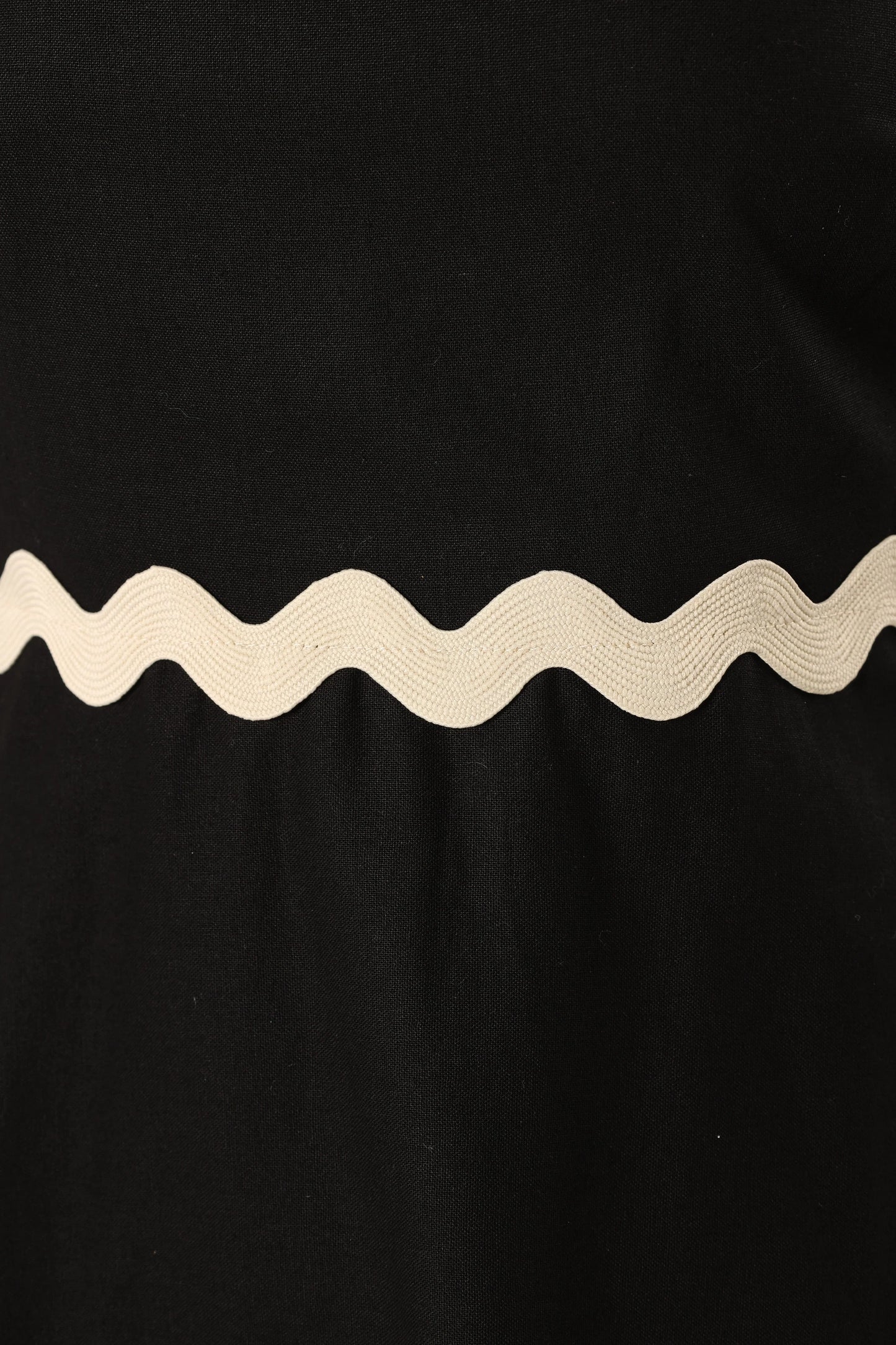 Mollymook Top Black Cream