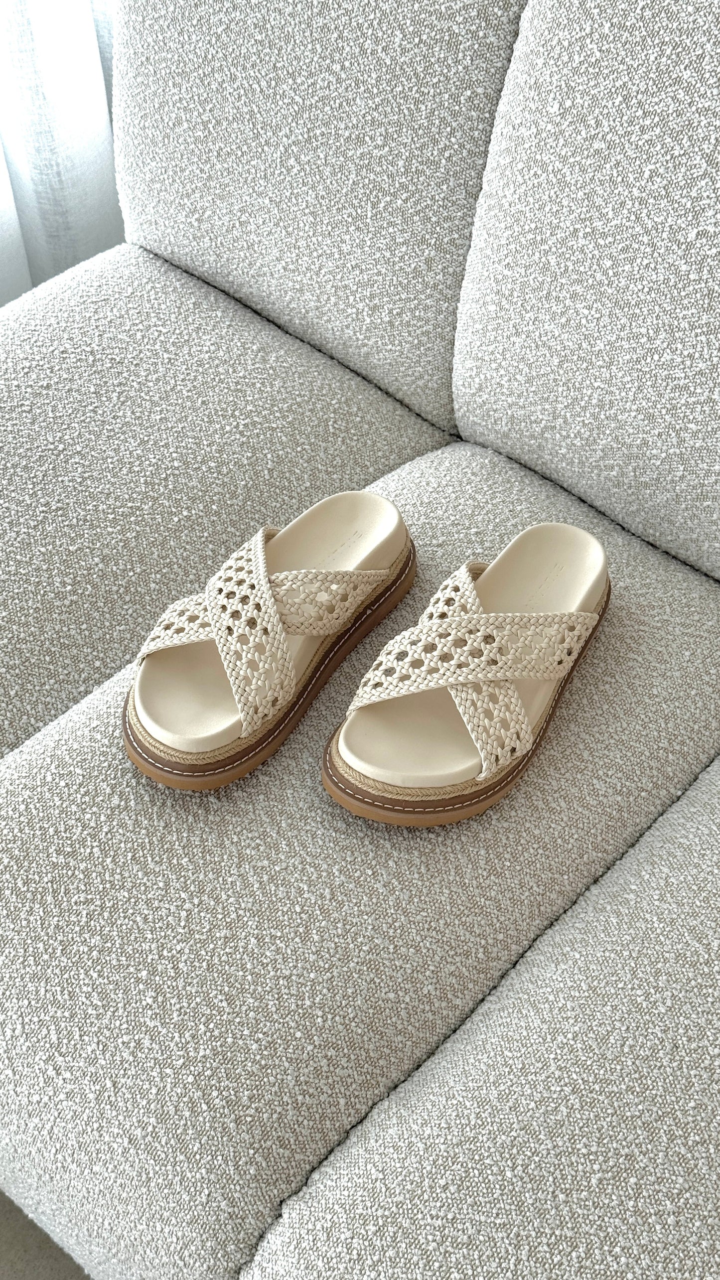 Atzi Slides Bone