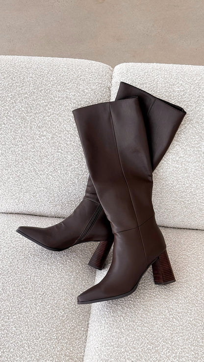 Vallia Boots Chocolate