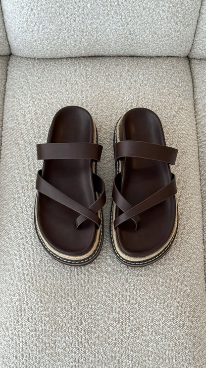 Amia Slide Chocolate