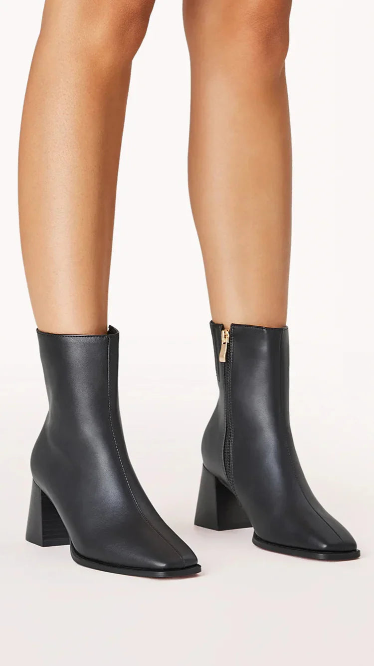 Alania Boots Black
