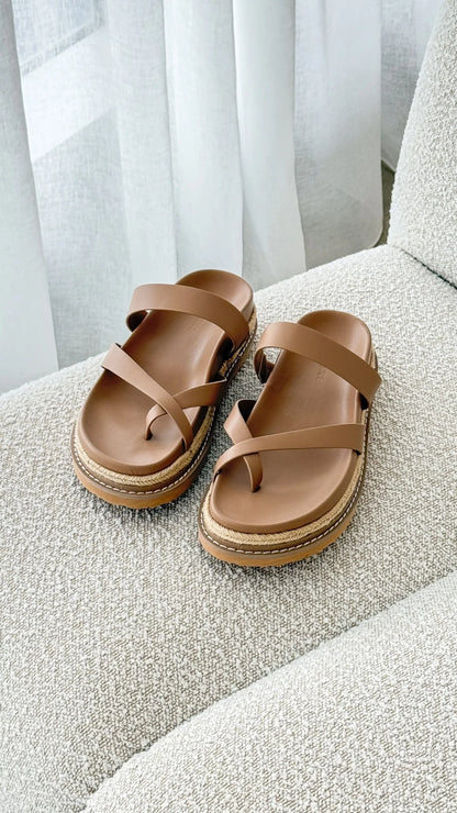 Amia Slide Light Cashew