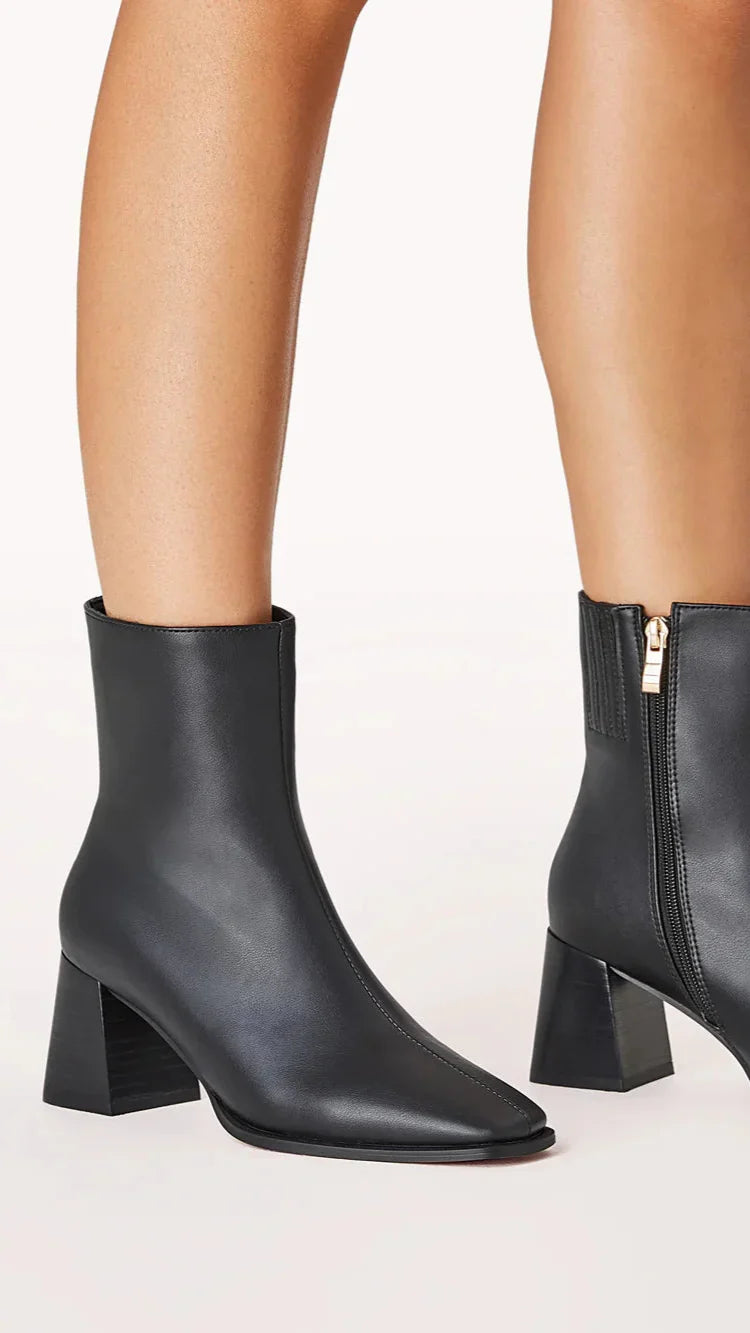 Alania Boots Black