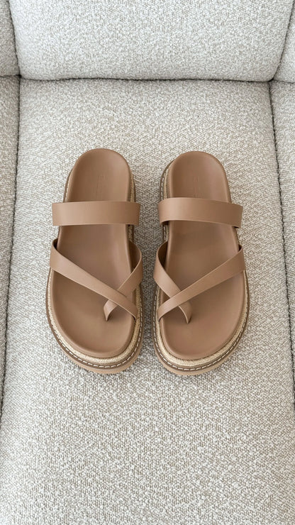 Amia Slide Light Cashew