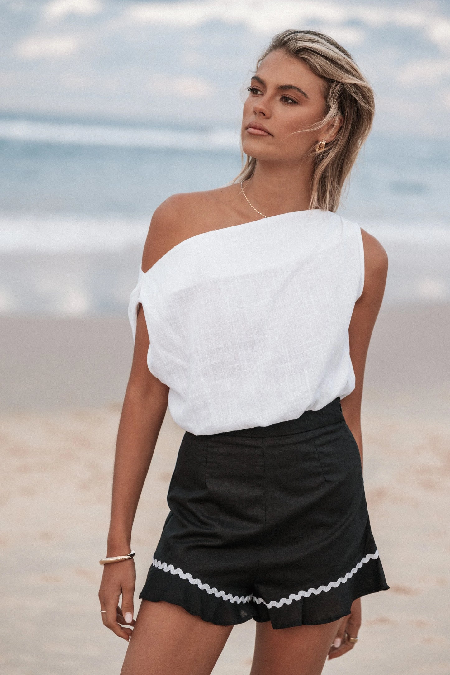 Sloane Short Black White