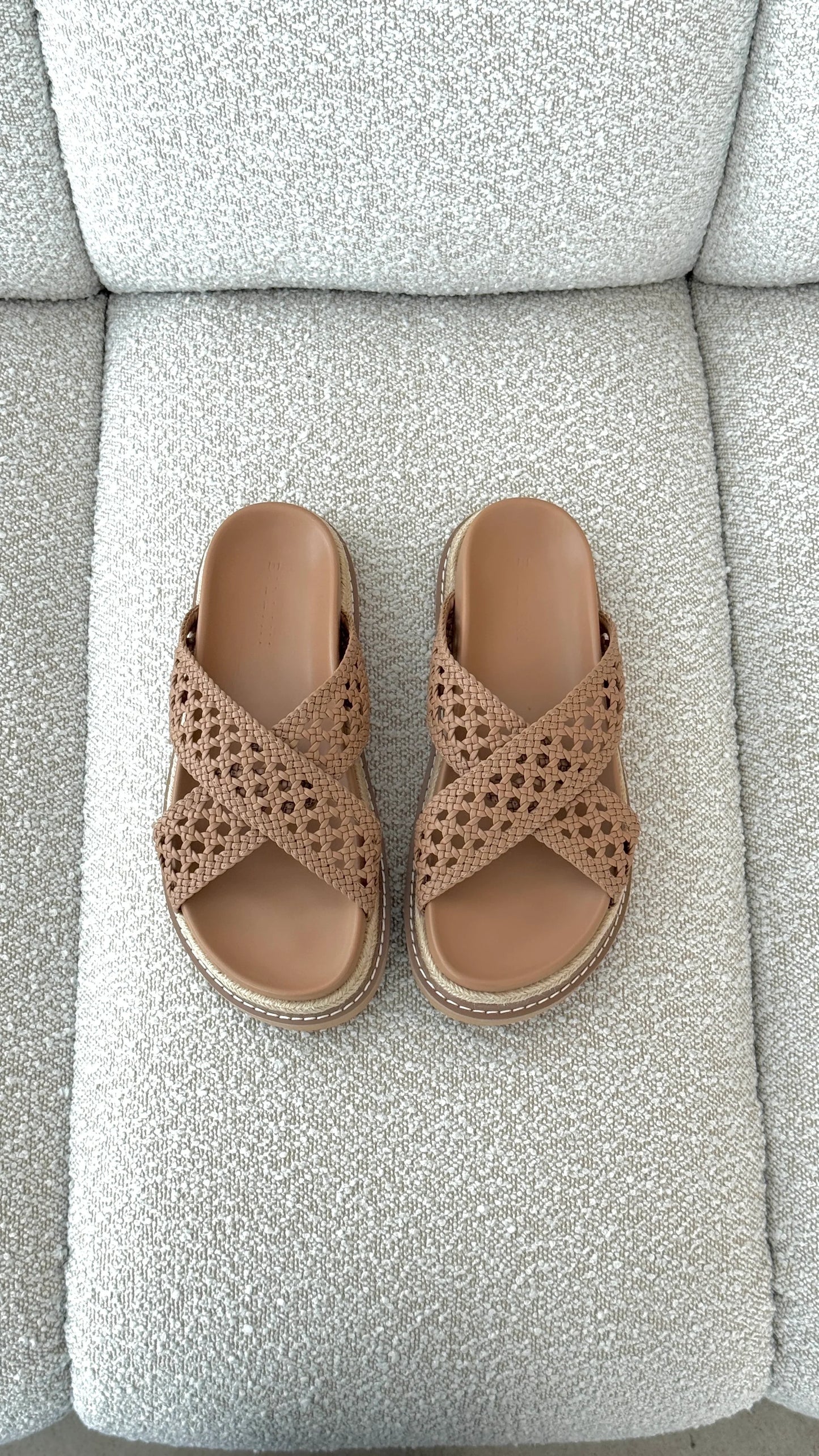 Atzi Slides Peanut
