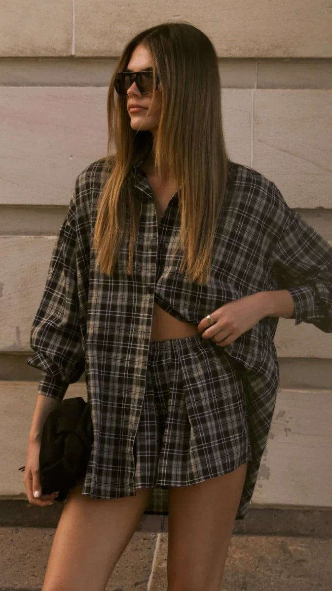 Arli Shorts Black Beige Plaid