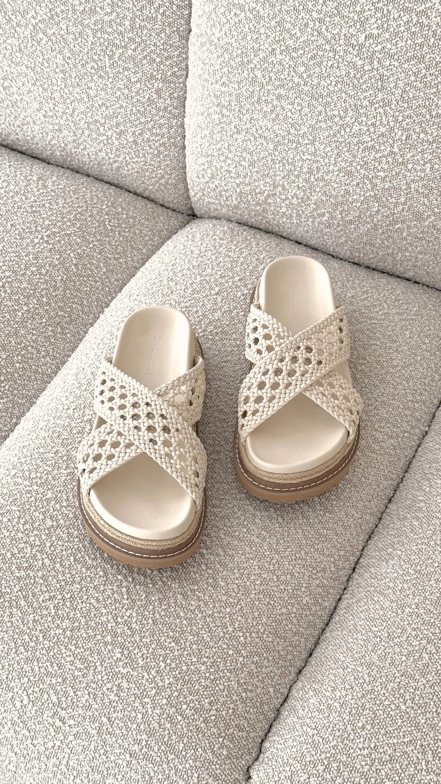 Atzi Slides Bone