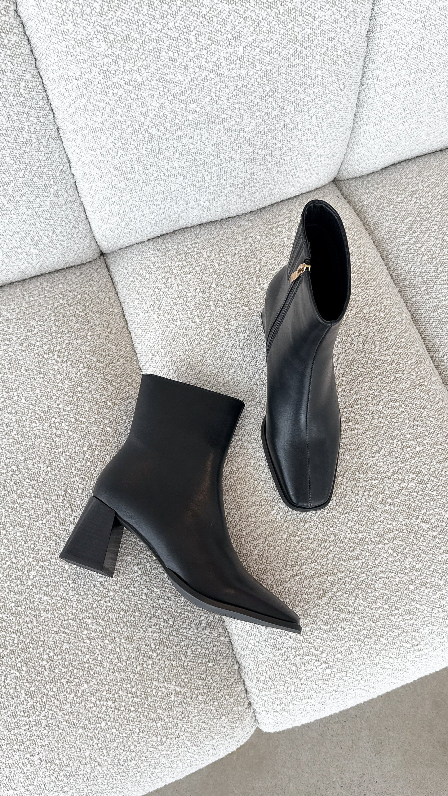 Alania Boots Black