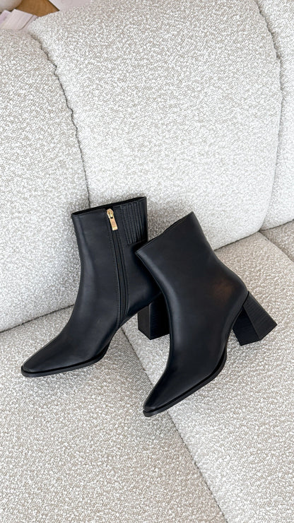Alania Boots Black