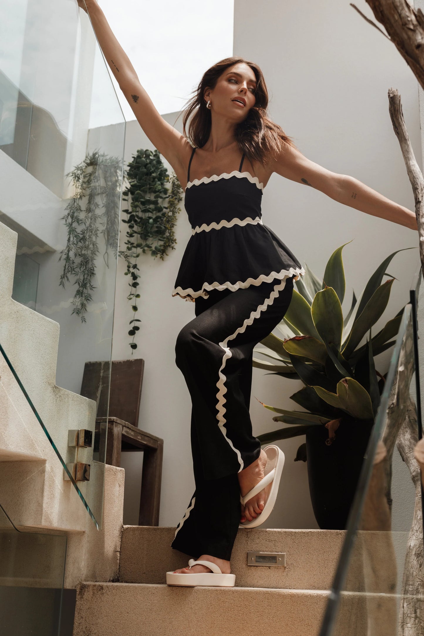 Mollymook Top Black Cream
