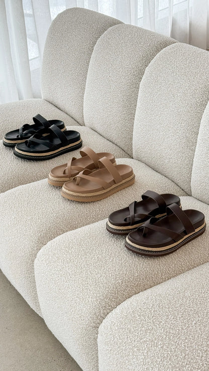 Amia Slide Chocolate