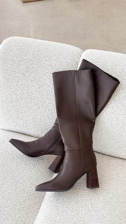 Vallia Boots Chocolate
